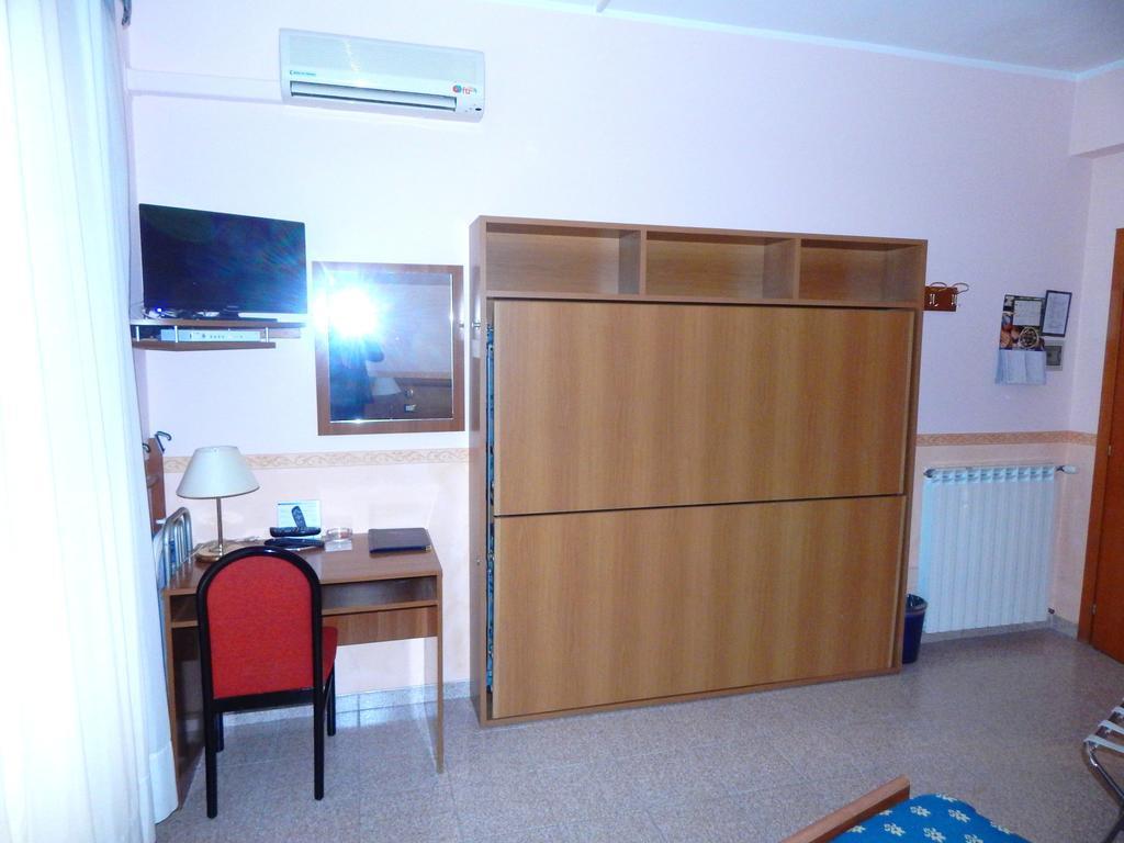 Hotel Torre Antica Loano Δωμάτιο φωτογραφία