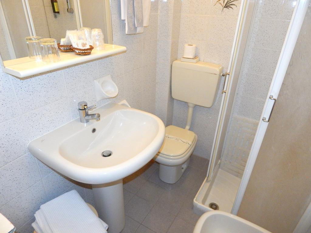 Hotel Torre Antica Loano Δωμάτιο φωτογραφία