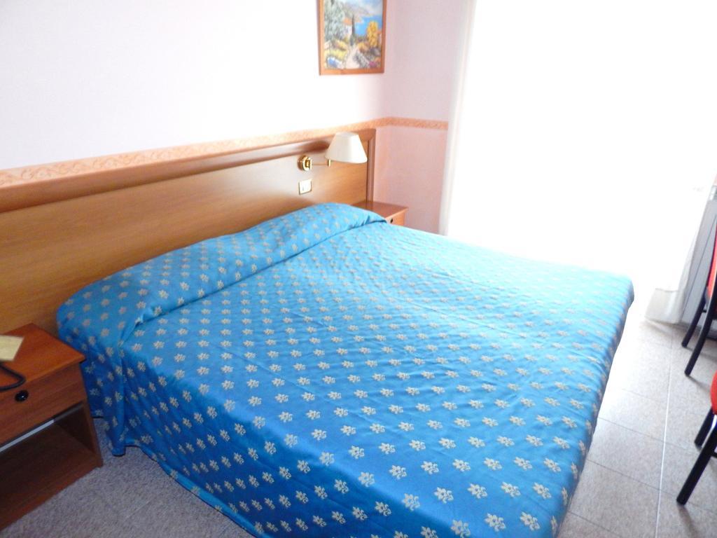 Hotel Torre Antica Loano Δωμάτιο φωτογραφία