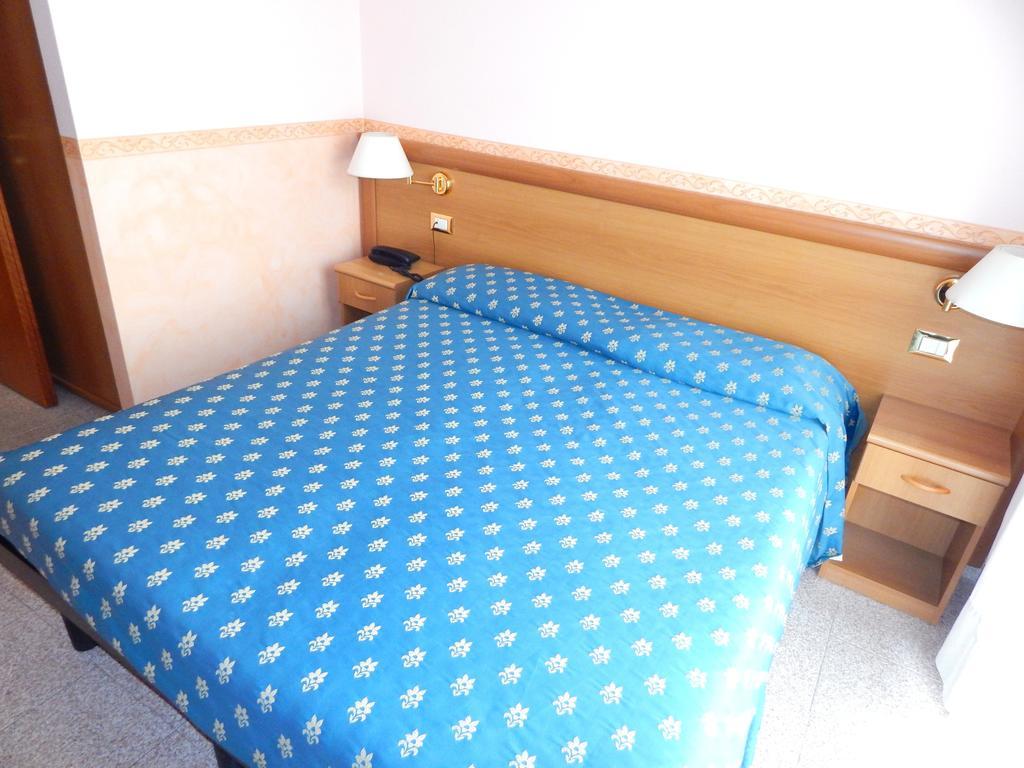 Hotel Torre Antica Loano Δωμάτιο φωτογραφία