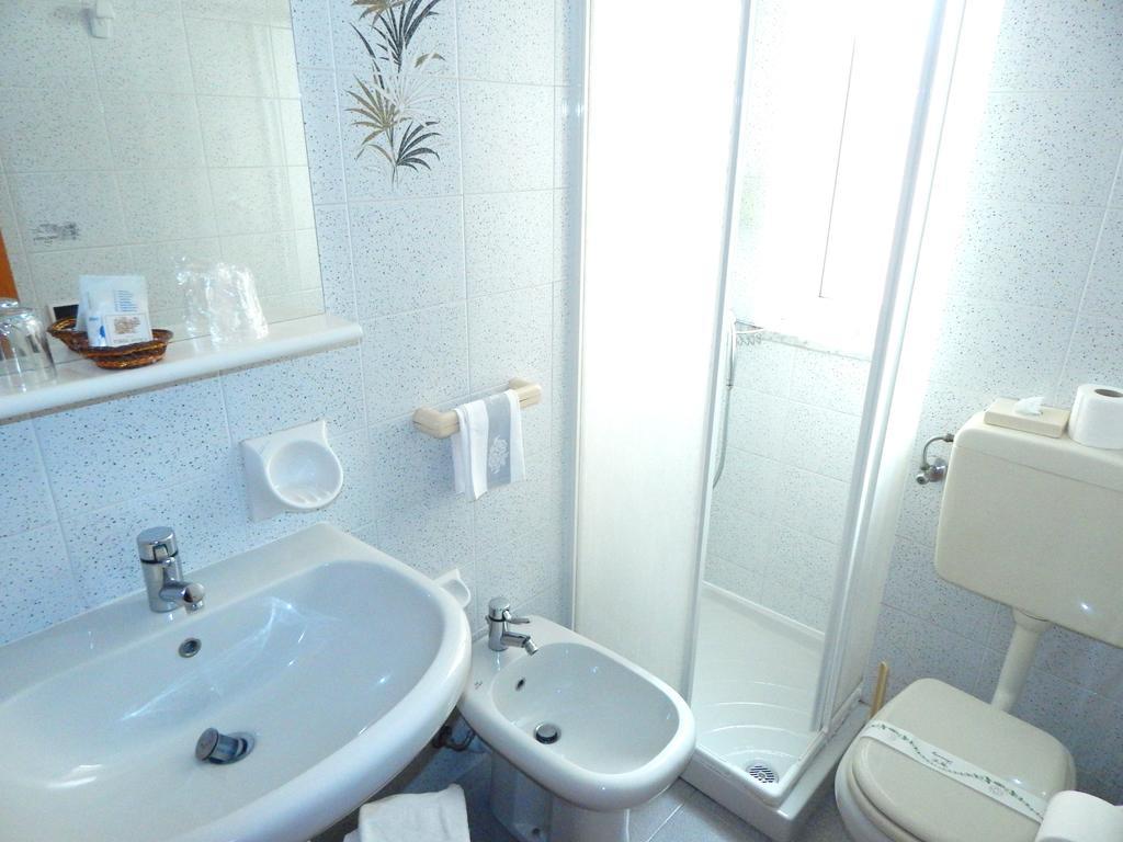 Hotel Torre Antica Loano Δωμάτιο φωτογραφία