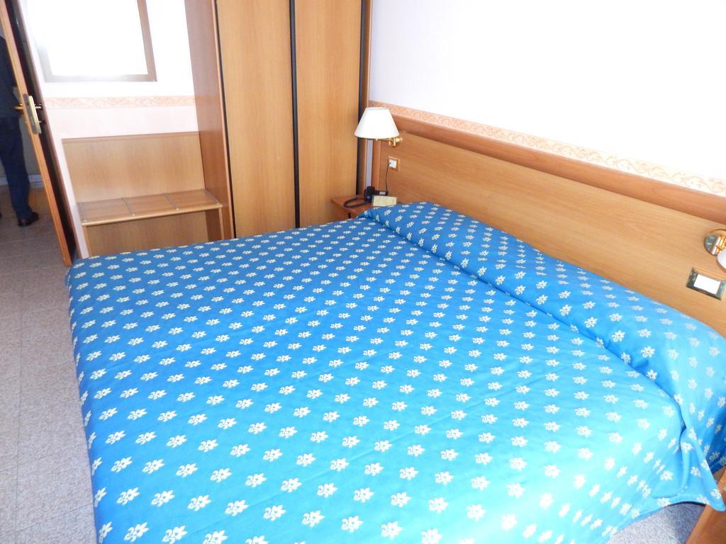Hotel Torre Antica Loano Δωμάτιο φωτογραφία